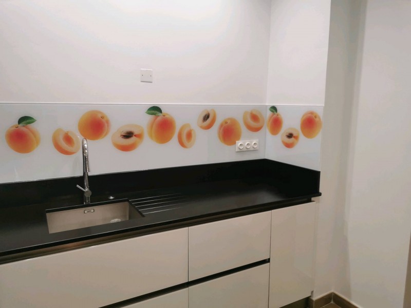 Crédence cuisine décorative réalisé avec photos numériques intégrées pour un client à AIx en Provence