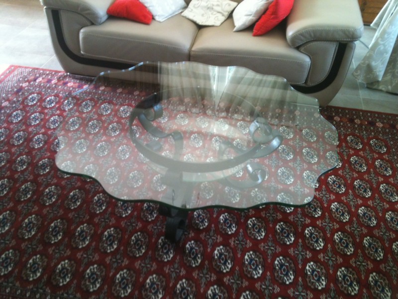 Table décorative en verre en forme de pétale 